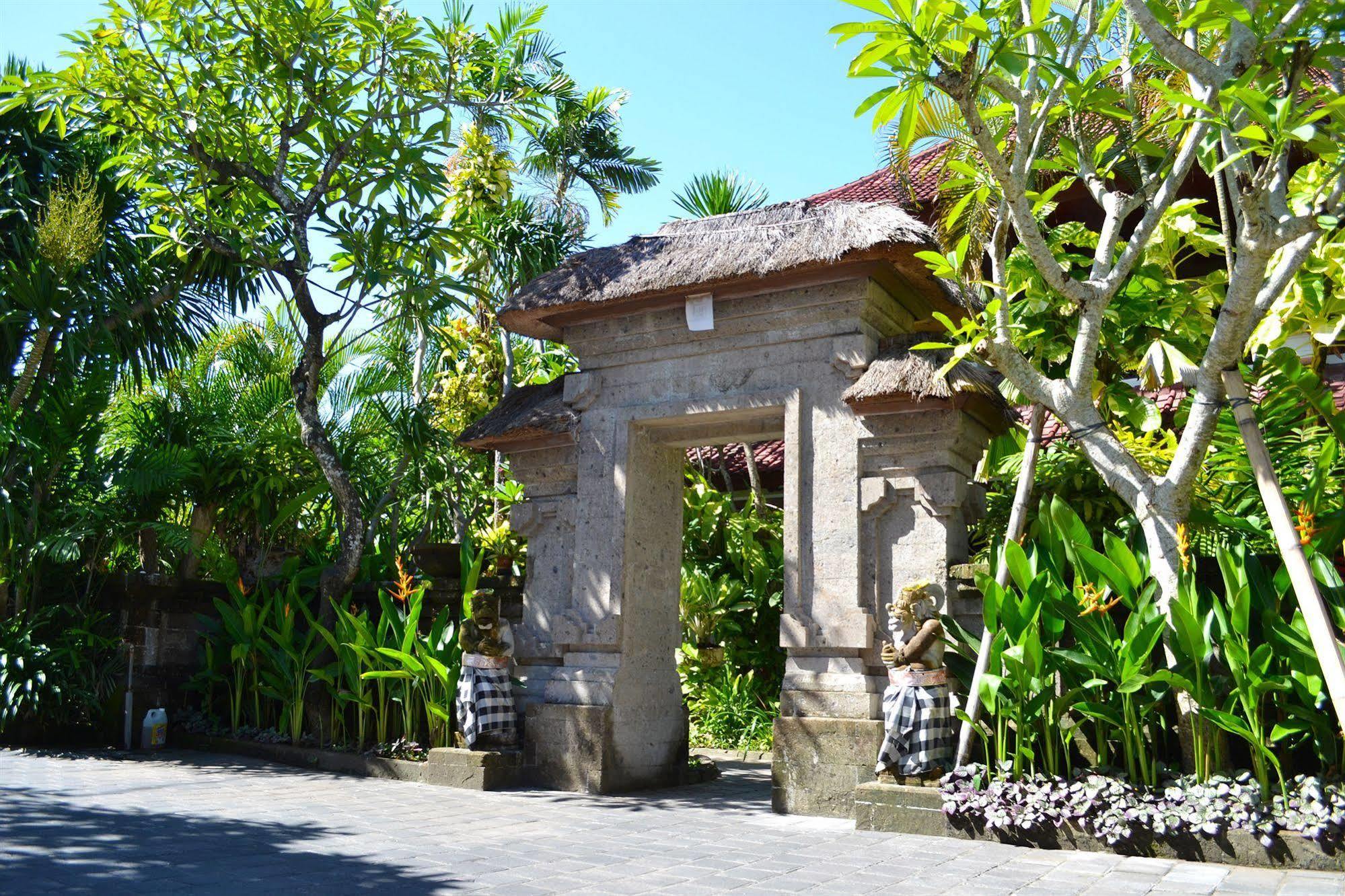 Flamboyan Hotel Kuta Lombok Exterior foto