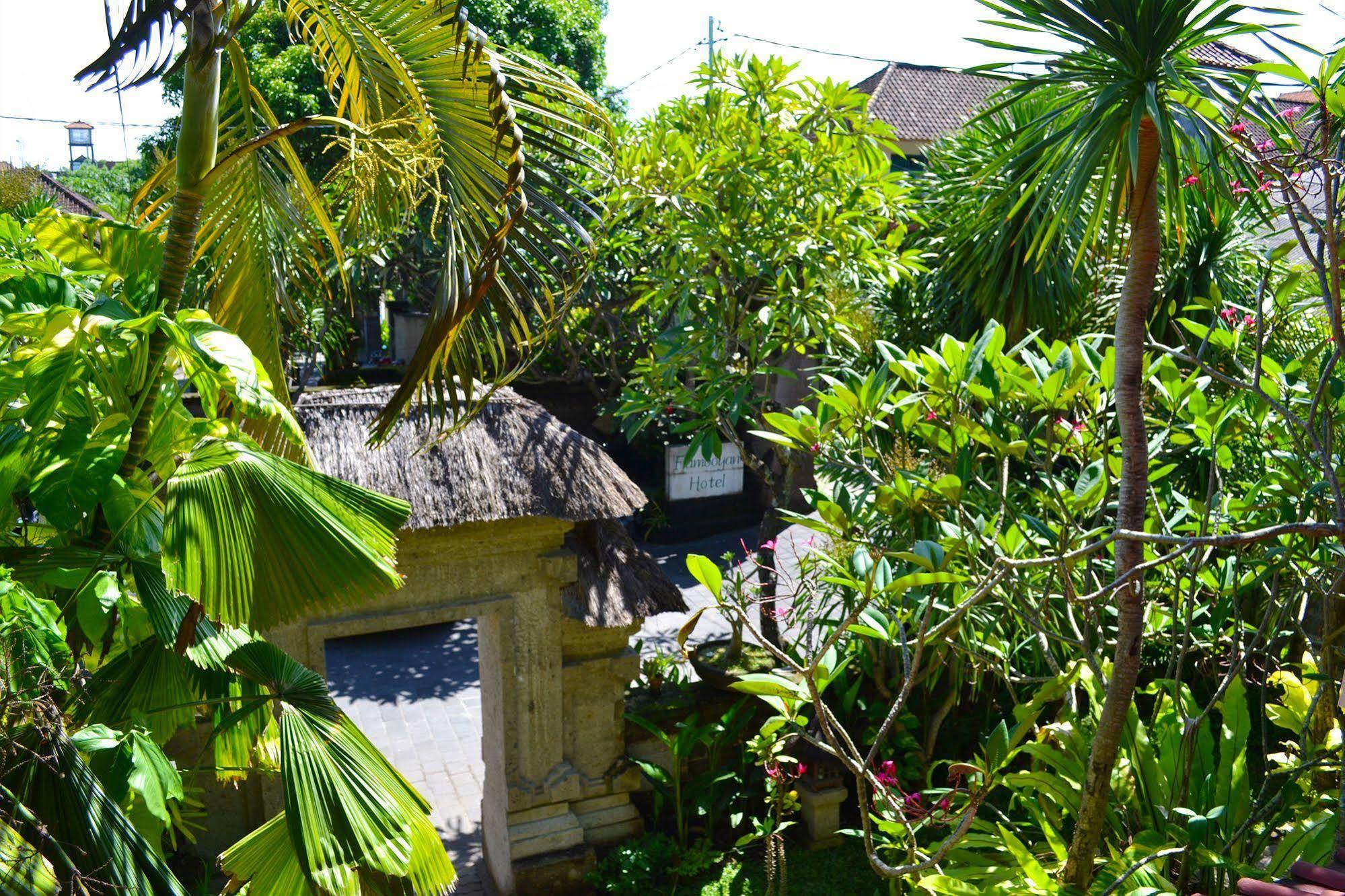 Flamboyan Hotel Kuta Lombok Exterior foto